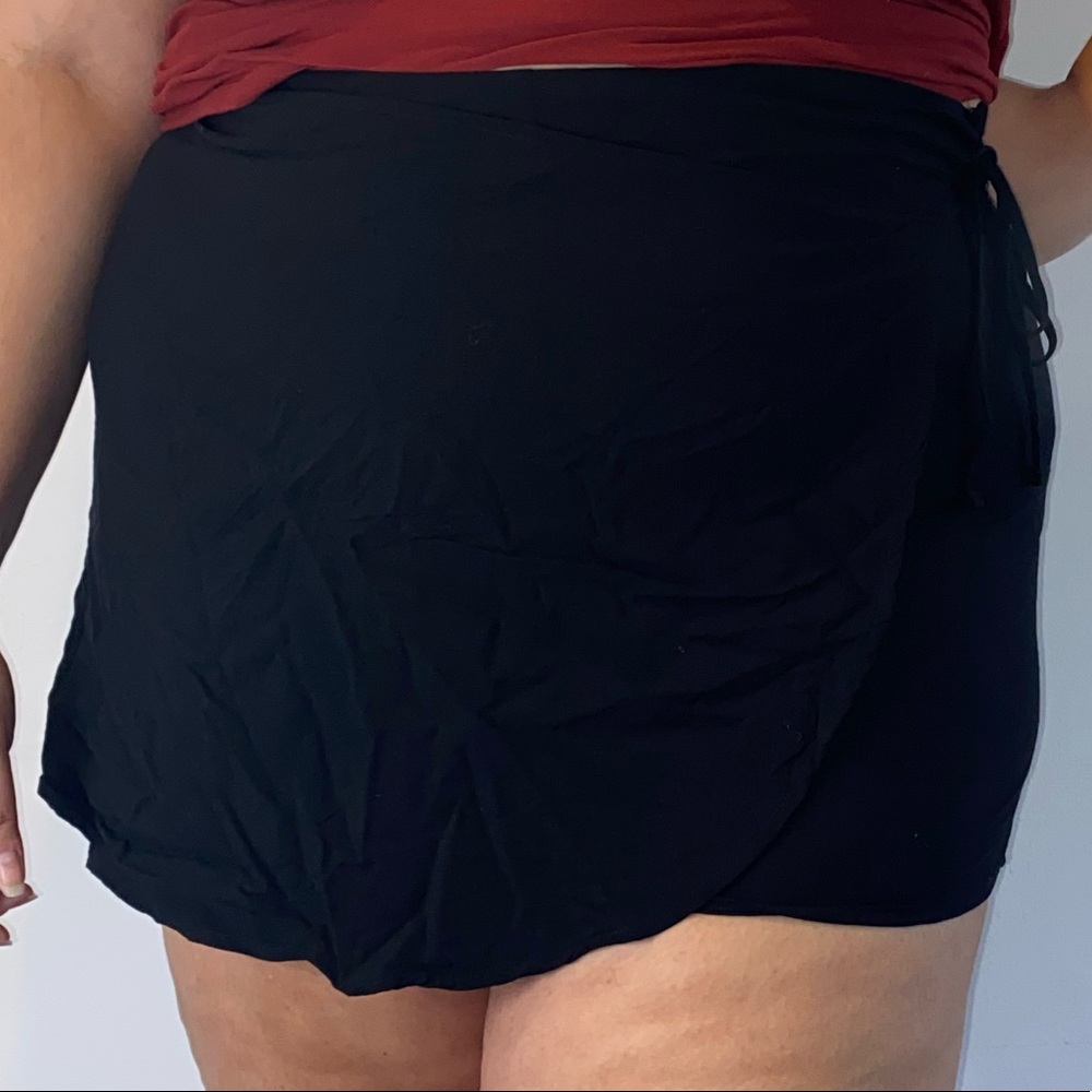 PLUS SIZE shorts with tie front panel LIKE NEW